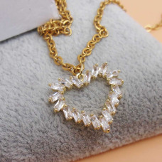 Ciondolo strass oro cuore 17x18 mm 1 pz Ciondolo strass oro cuore 17x18 mm 1 pz
