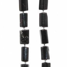 Onice nero con inclusioni di quarzo colonna 9x6.5 mm circa conf. 5 pz Onice nero con inclusioni di quarzo colonna 9x6.5 mm circa conf. 5 pz