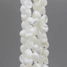Conchiglie naturali pepite 6/8 mm bianche filo 40 cm Conchiglie naturali pepite 6/8 mm bianche filo 40 cm