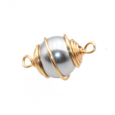 Connettore con perla maiorca finitura oro 20 mm conf. 1 pz Connettore con perla maiorca finitura oro 20 mm conf. 1 pz