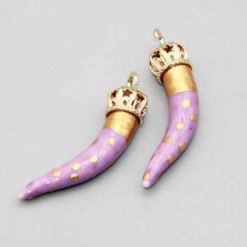 Cornetto in ceramica viola finitura oro 40 mm conf.1 pz