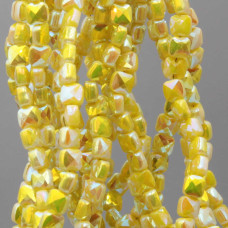 Cristalli quadrati grado A++ 4 mm gialli A/B filo 40 cm