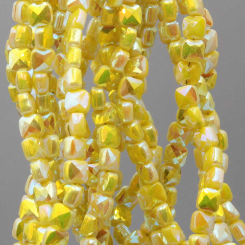 Cristalli quadrati grado A++ 4 mm gialli A/B filo 40 cm