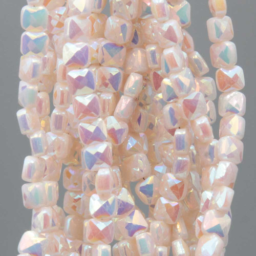 Cristalli quadrati grado A++ 4 mm panna riflessi viola azzurri A/B filo 40 cm