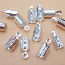 Finali color argento 11x5 mm foro 4 mm 20 pz Finali color argento 11x5 mm foro 4 mm 20 pz