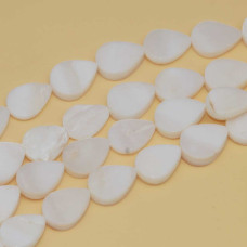 Madreperla gocce 16.5x12.5 mm bianche filo 40 cm Madreperla gocce 16.5x12.5 mm bianche filo 40 cm