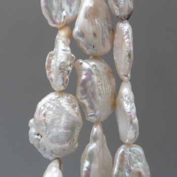 Perle di fiume piatte irregolari multi riflesso 23/25 mm conf. 2 pz