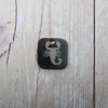 Charms con segno zodiacale inciso a laser Scorpione 15 mm pacco da 1 pezzo 